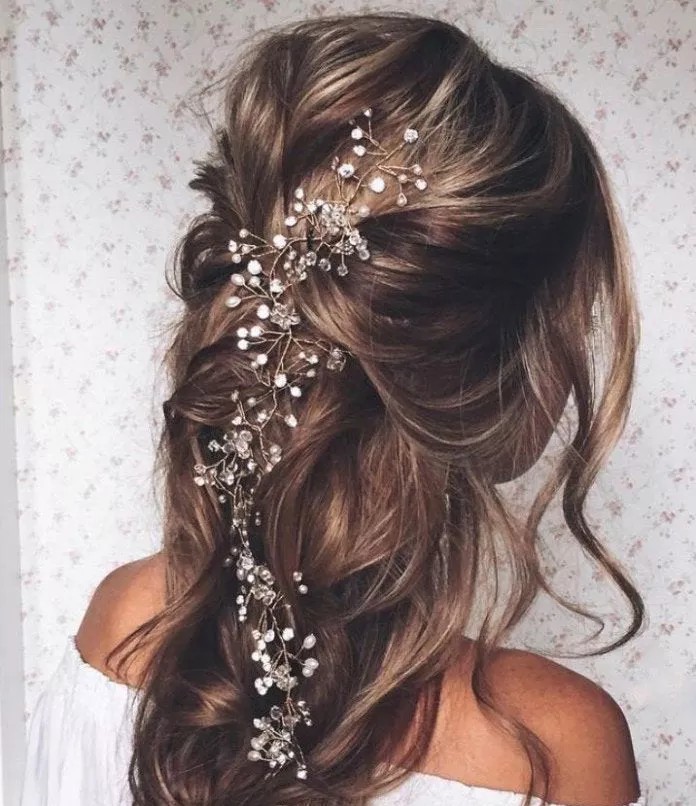 From Tiaras To Pearl Pins: 40 Cool Bridal Hair Accessories