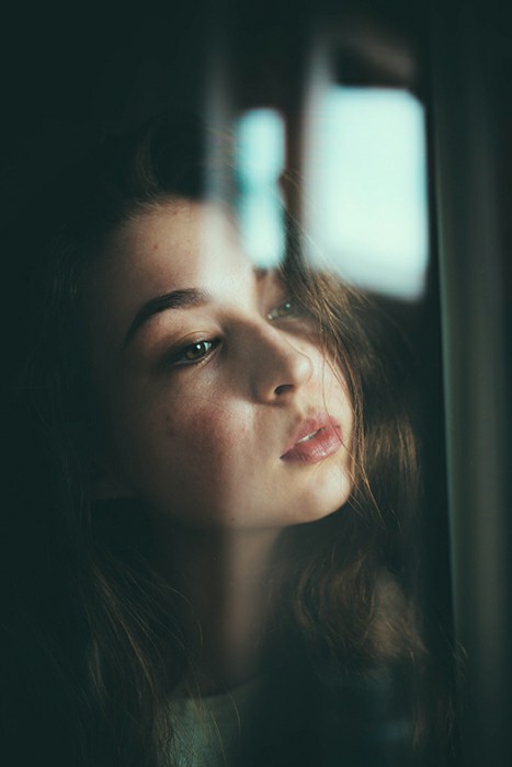To Add Depth To Your Portraits, Use Window Reflections