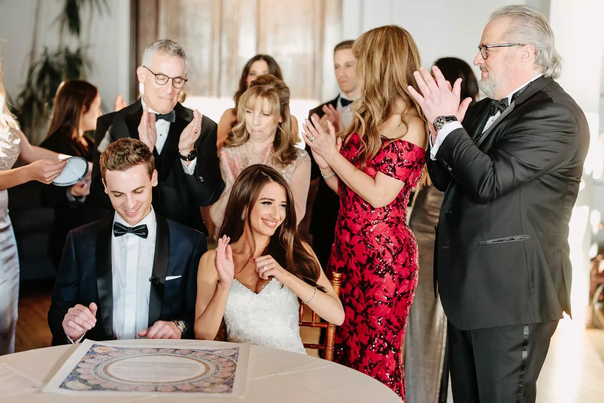A Complete Guide To Taking Family Photos At Your Wedding