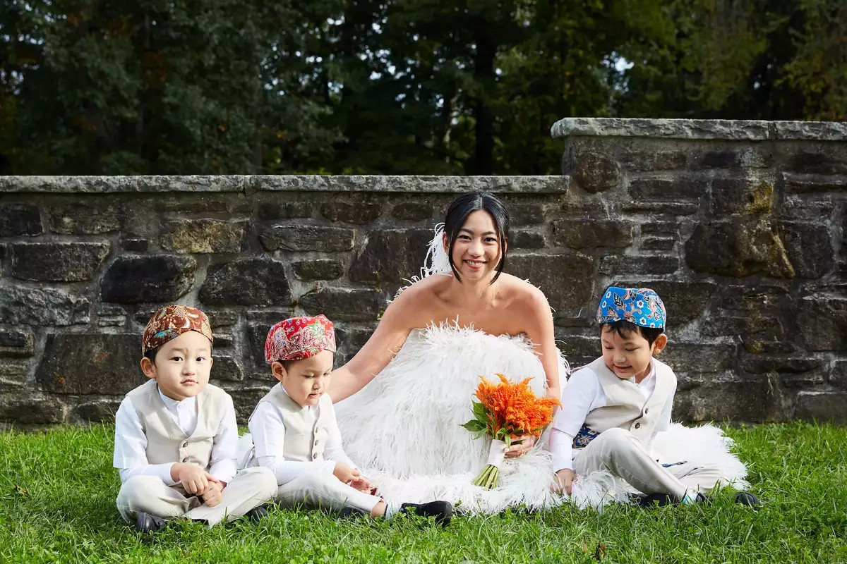 A Complete Guide To Taking Family Photos At Your Wedding