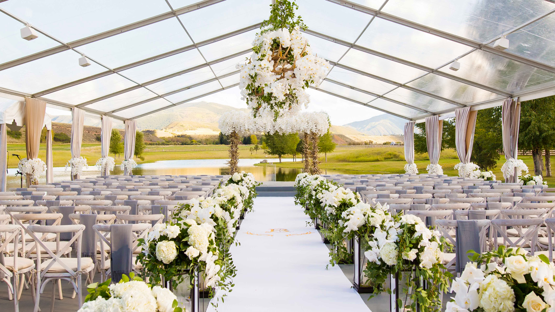 Having A Tent Wedding? Here Is Some Tips That Must Be Taken Into Consideration