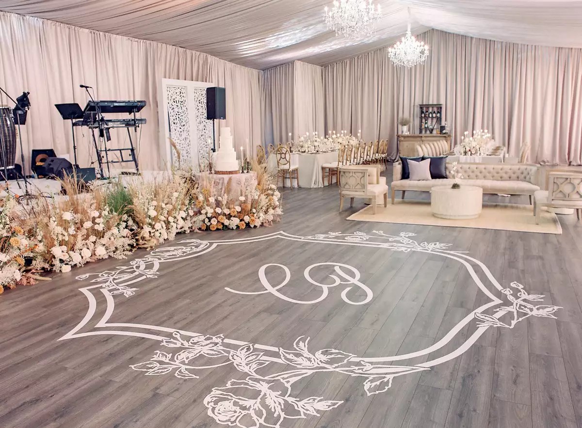 20 Amazing Stage Décor Ideas To Decorate Your Wedding Band Stage