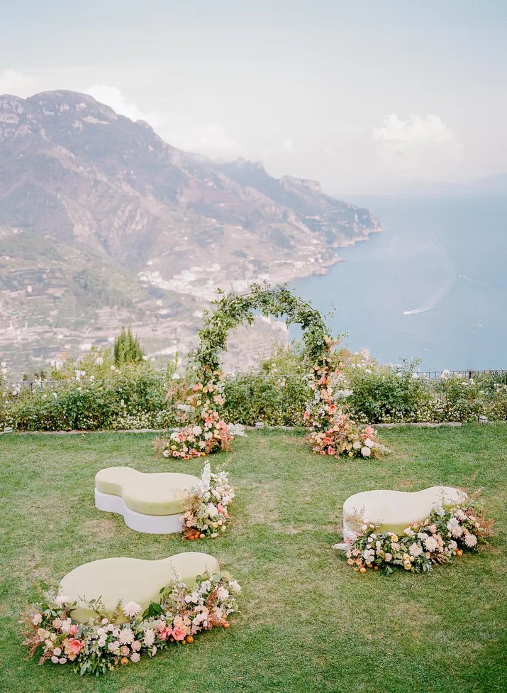 29 Small Yet Stunning Setups For Every Intimate Wedding Style