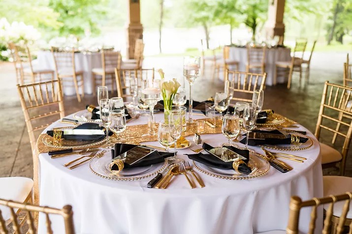 Round Table Wedding Décor: 22 Elegant Ideas For An Eye-Catching And Enjoyable Wedding Experience