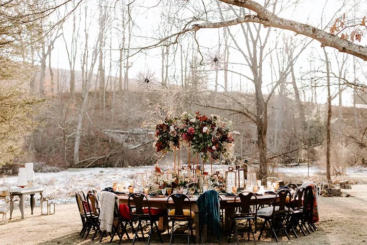 Round Table Wedding Décor: 22 Elegant Ideas For An Eye-Catching And Enjoyable Wedding Experience